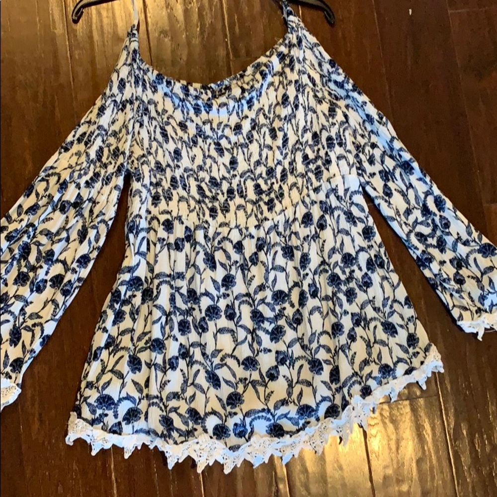 From shoulder long sleeved shirt